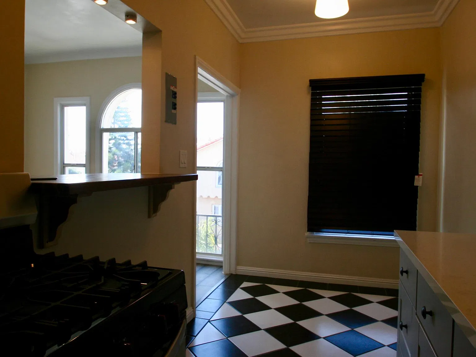 1 bed, 800 sqft, $2,100 — Photo 2