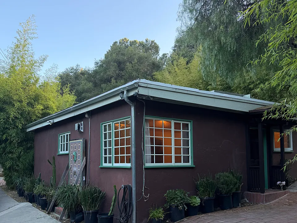 N Topanga Canyon Blvd