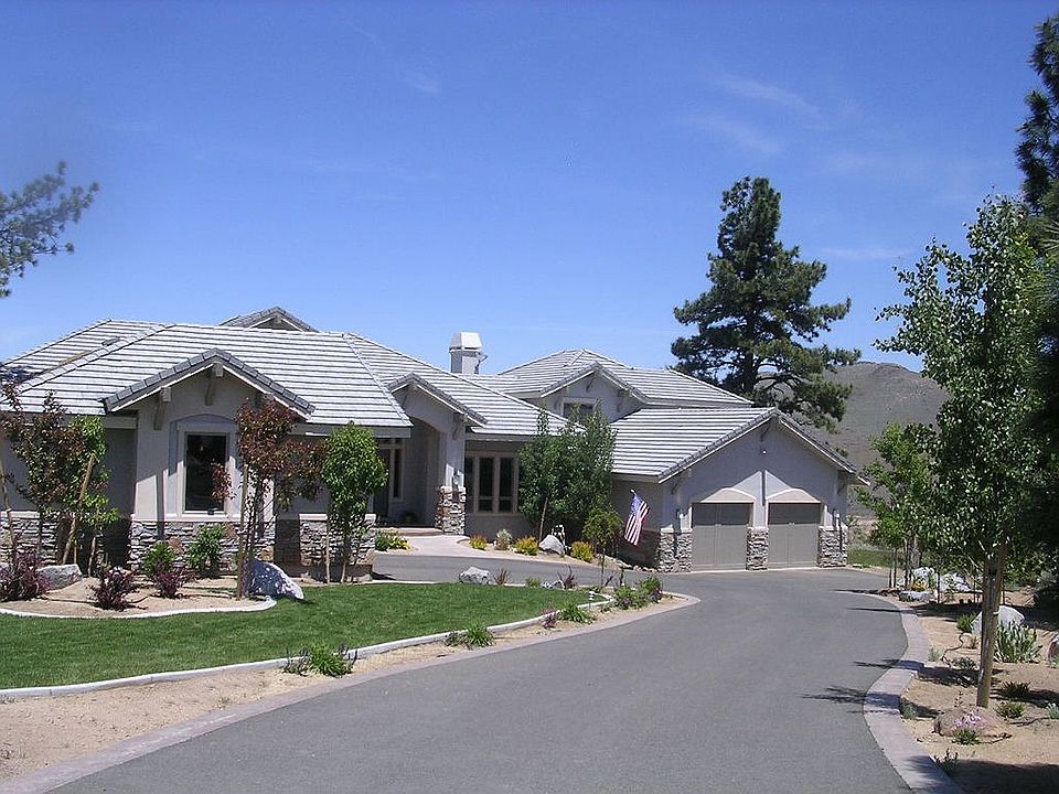 Beautiful home on 1 acre lot