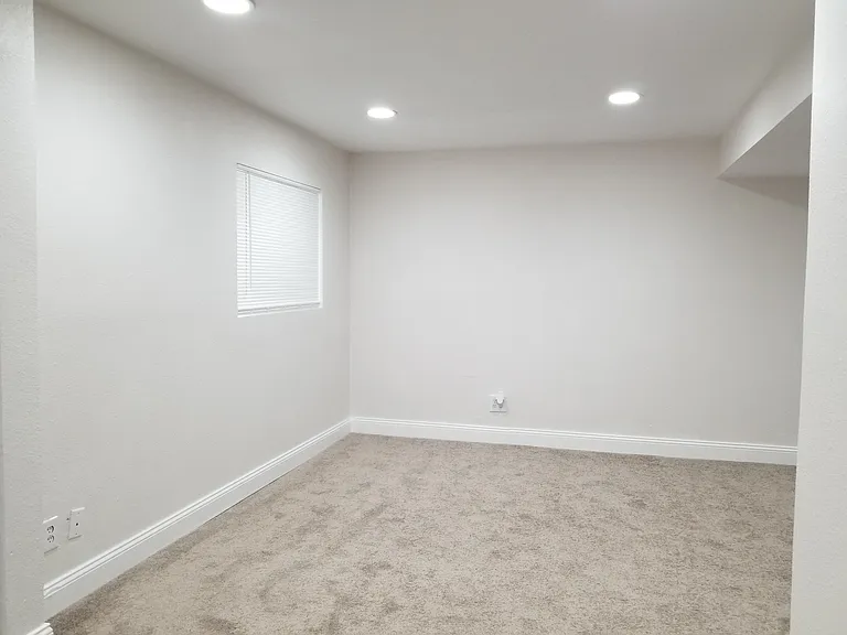 2058 Sumac St — Photo 31