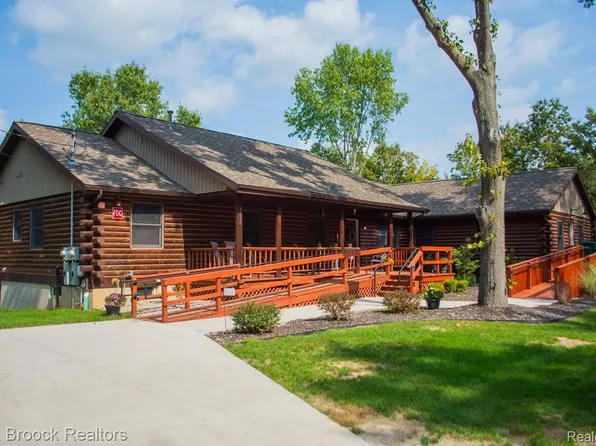 7555 Chandler Dr NE, Belmont, MI 49306