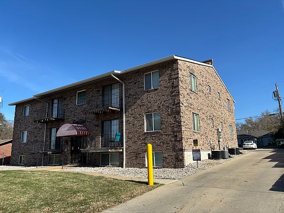 3rd image of 2727 S Sterling Ave APT G