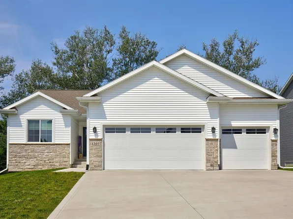 1307 Rolling Hills Dr, Norwalk, IA 50211