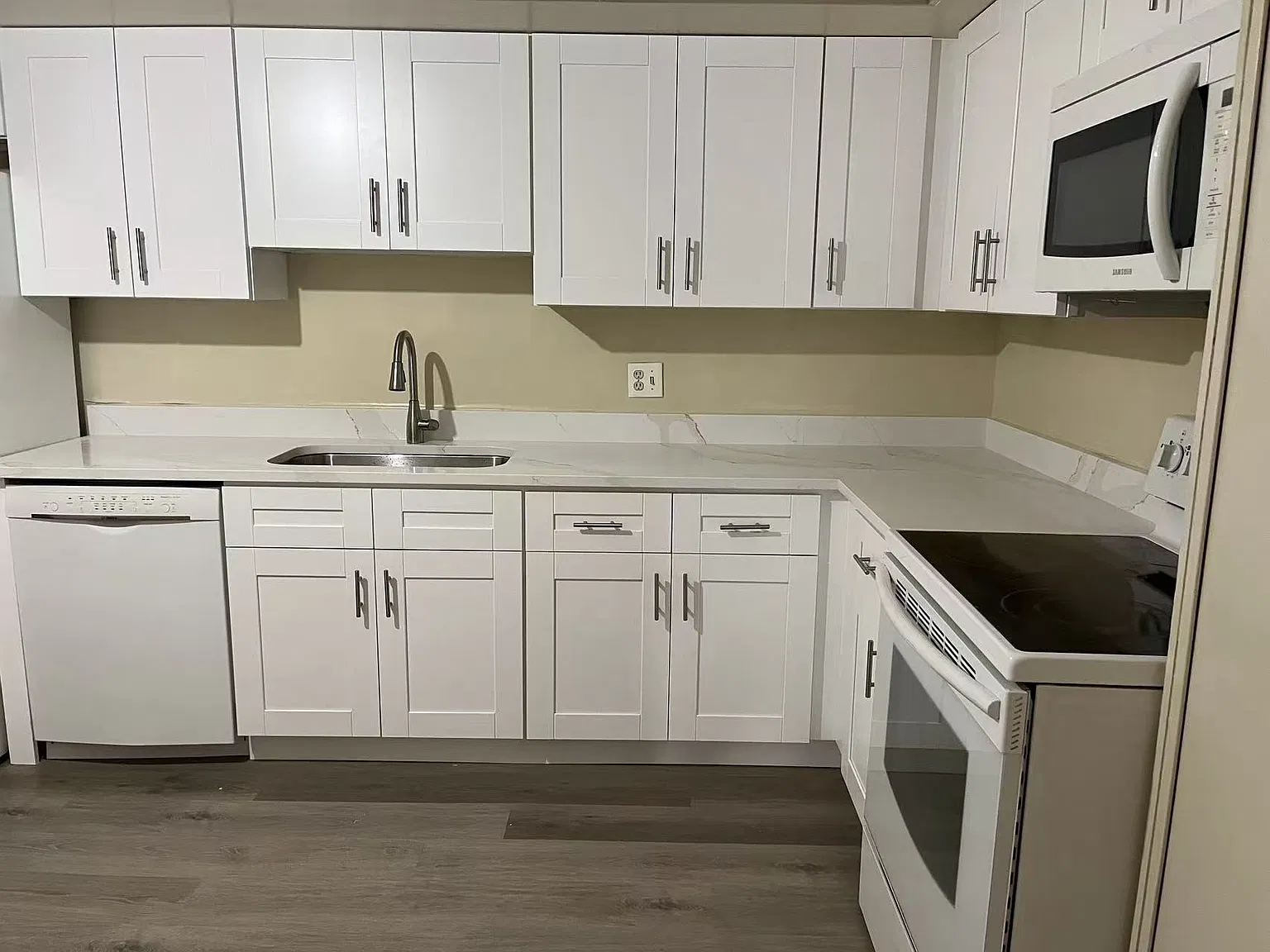 2 bed, 1380 sqft, $1,900 — Photo 3