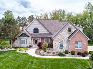 5494 Park Grove Ct, Grand Blanc, MI
