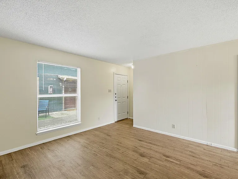 2319 Greenfield Pkwy #103 — Photo 5