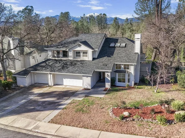 1672 Saint Andrews Dr, Redding, CA 96003