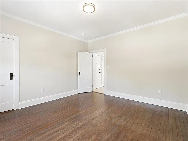 73 Newman Ave — Photo 9