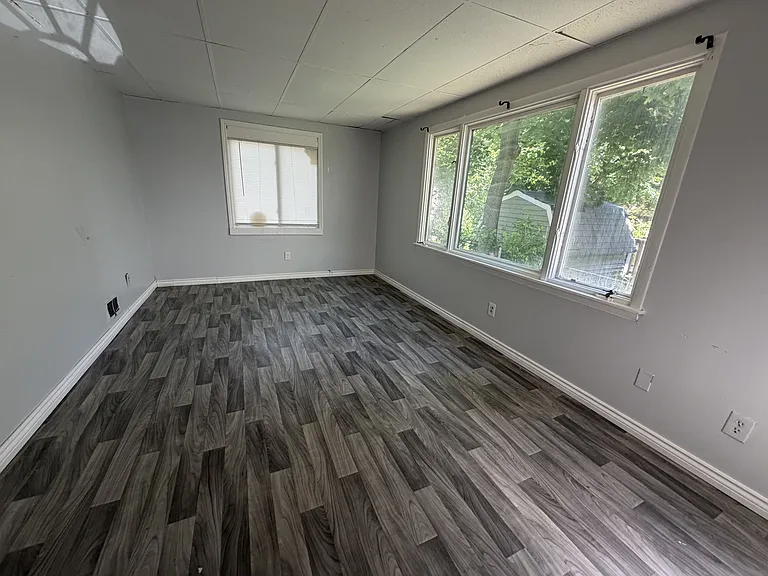658 Smith St — Photo 2