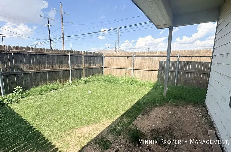 1519 E 14th St — Photo 26