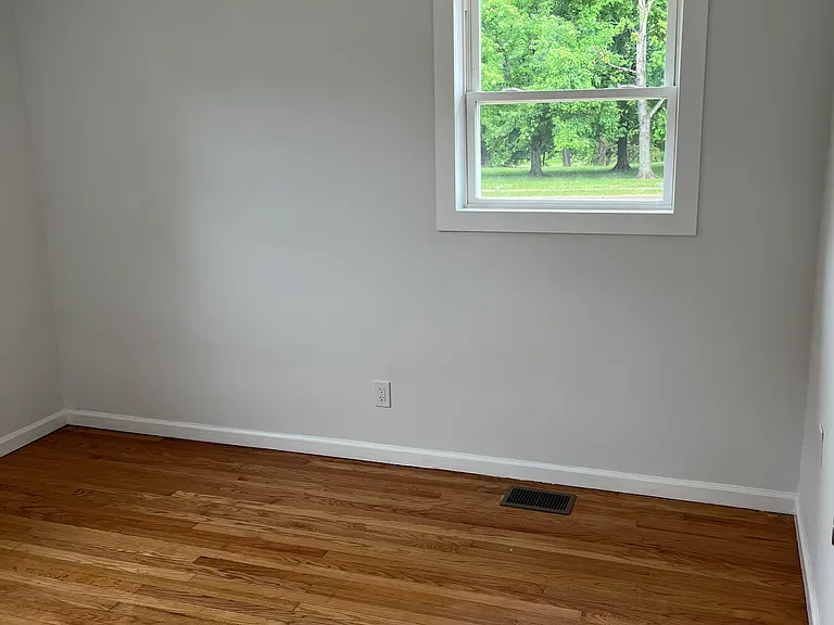 436 Ryders Ln — Photo 6
