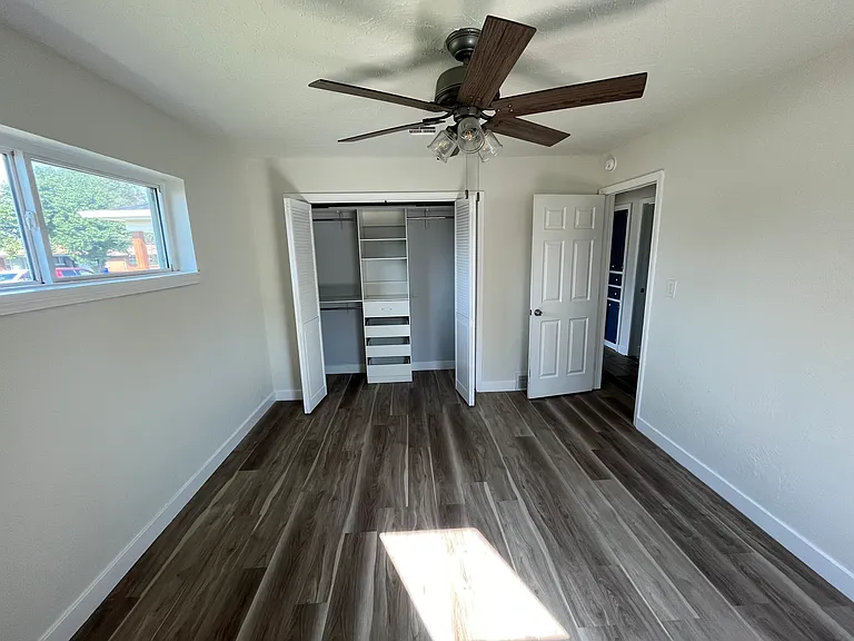 137 W Rose Dr — Photo 8