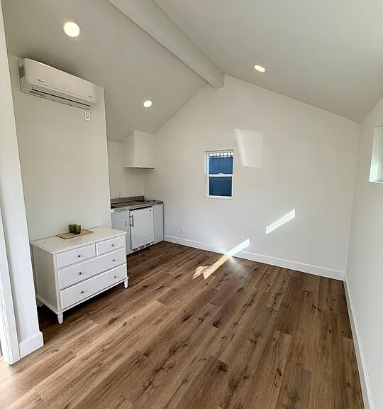 3826 S Harvard Blvd — Photo 3