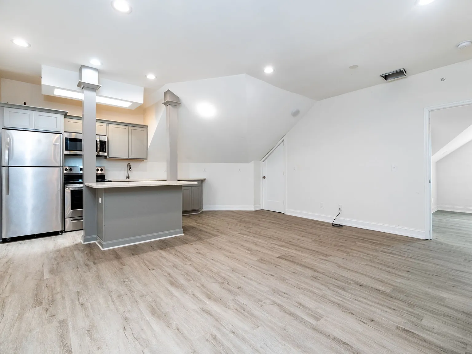 1202 S 3rd St — Photo 2