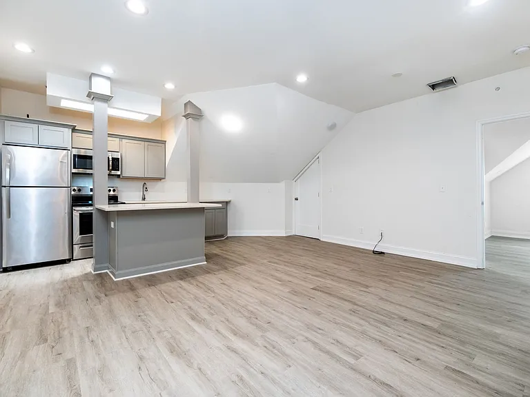 1202 S 3rd St #302 — Photo 2
