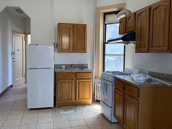 2nd image of 106 Madison St #5A