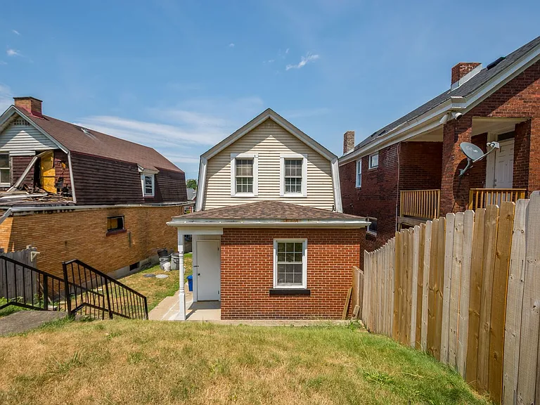 1712 Amanda St — Photo 16