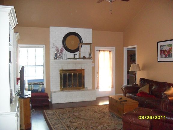 2nd image of 1207 Hardwood Ln