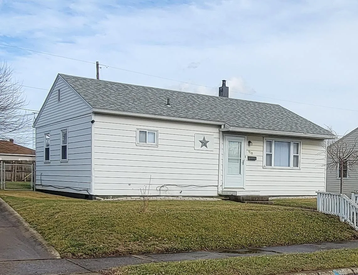 3 bed, 816 sqft, $1,300 — Photo 3
