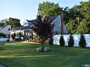 52 Judith Ct, Westbury, NY 11590