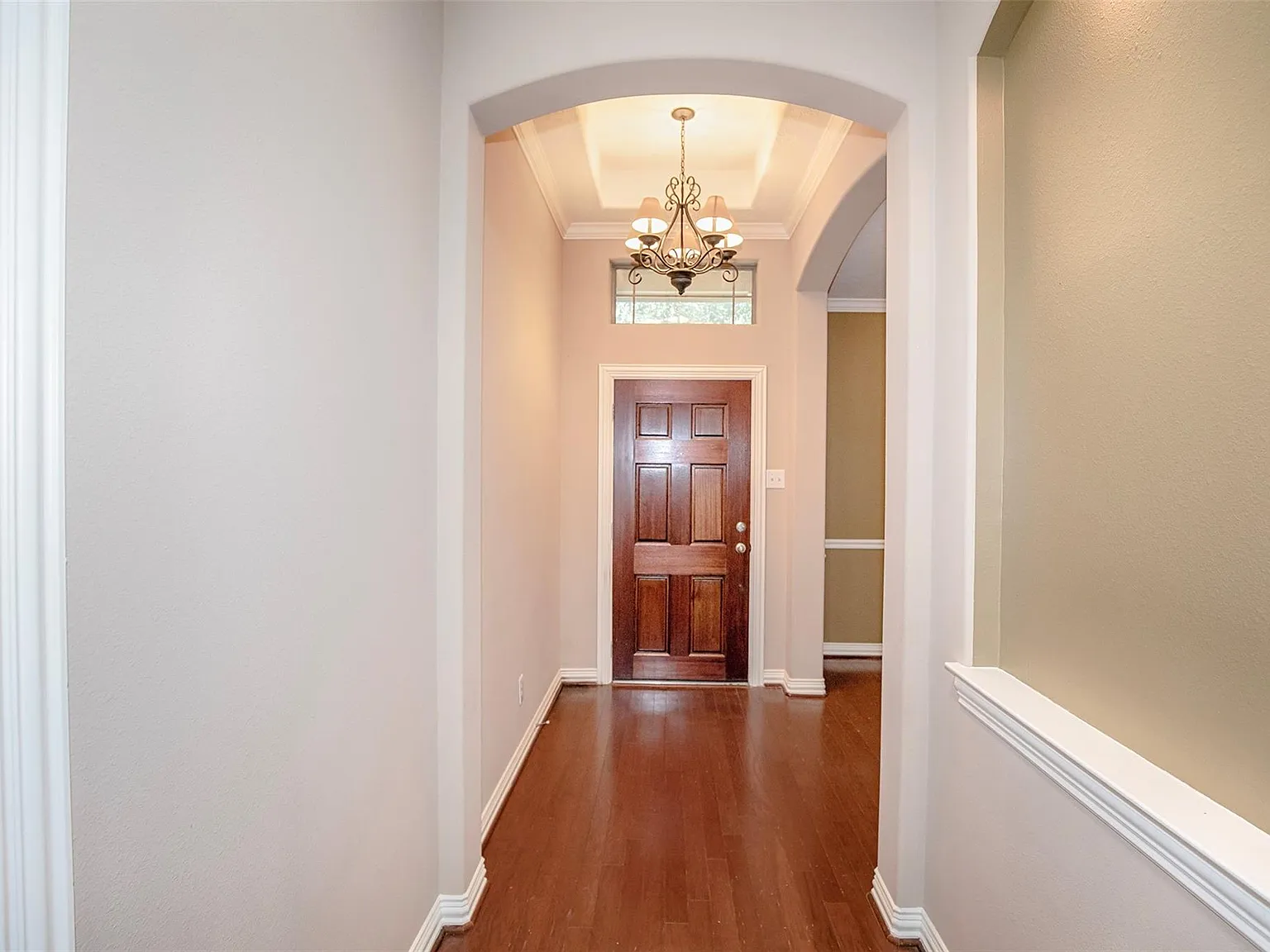 3 bed, 2.0 bath, 1988 sqft, $2,500 — Photo 4
