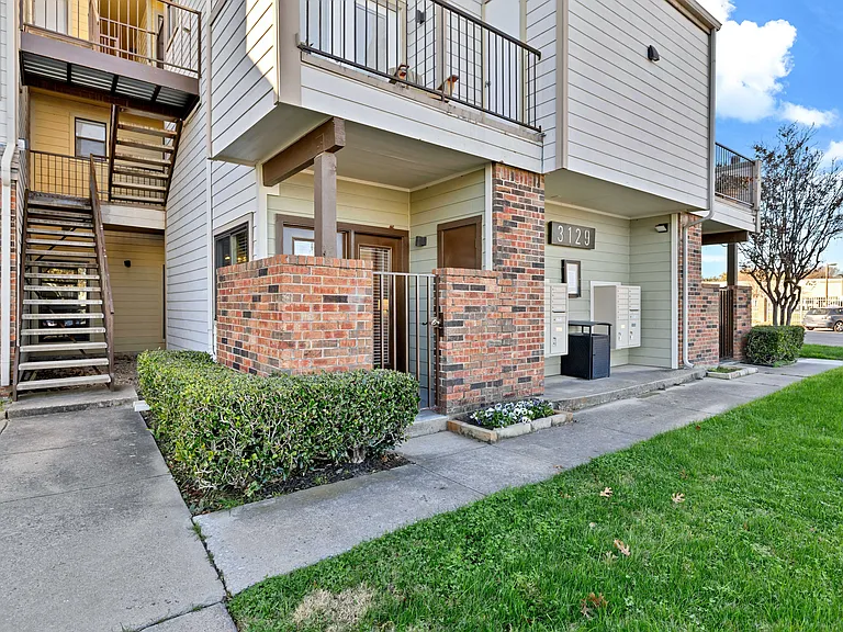 3129 Sondra Dr #107 — Photo 3