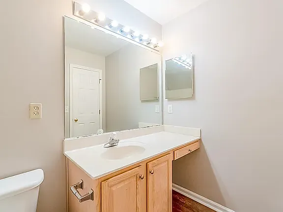1002 Mallory Ln — Photo 17