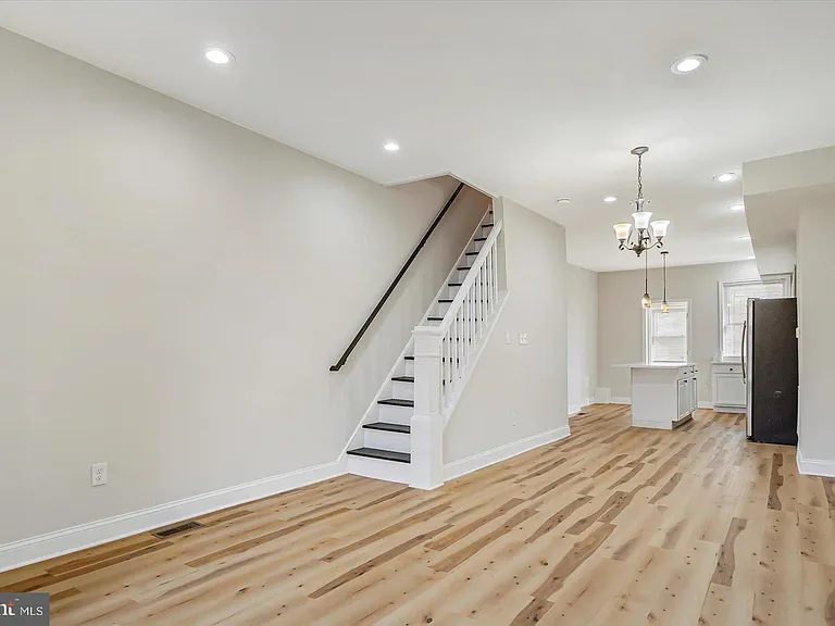 705 N Milton Ave — Photo 3