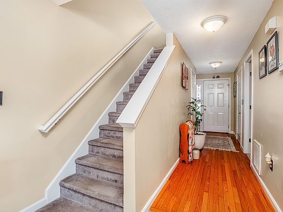 3rd image of 101 Bridle Cross Rd #101