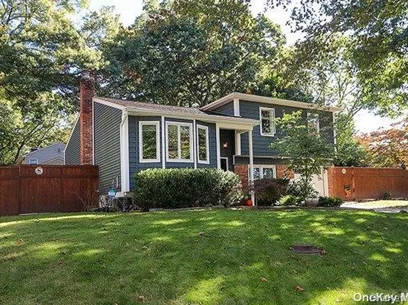 2 Lowick Place, South Huntington, NY 11746