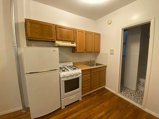 Rented by GreenVill Real Estate LLC | media 12