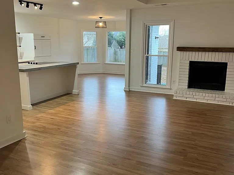 319 Meadow Way Cv — Photo 2