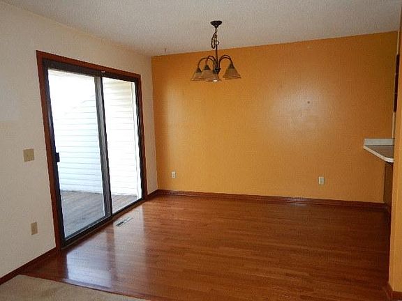 4th image of 815 Evergreen Cir