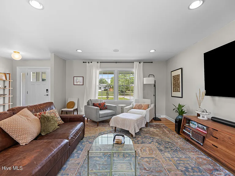 202 Windemere Rd — Photo 18