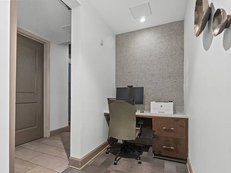 1010 Dilworth Apartments — Photo 29