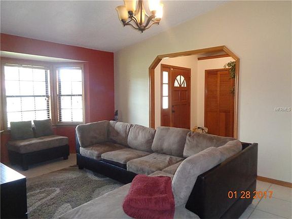 3rd image of 425 Glen Abbey Ln