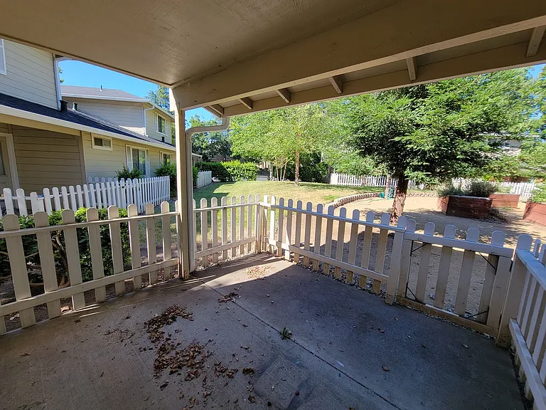 2055 Amanda Way #7 — Photo 30