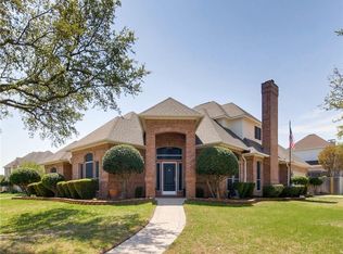 433 Montreal Ct, Hurst, TX 76054