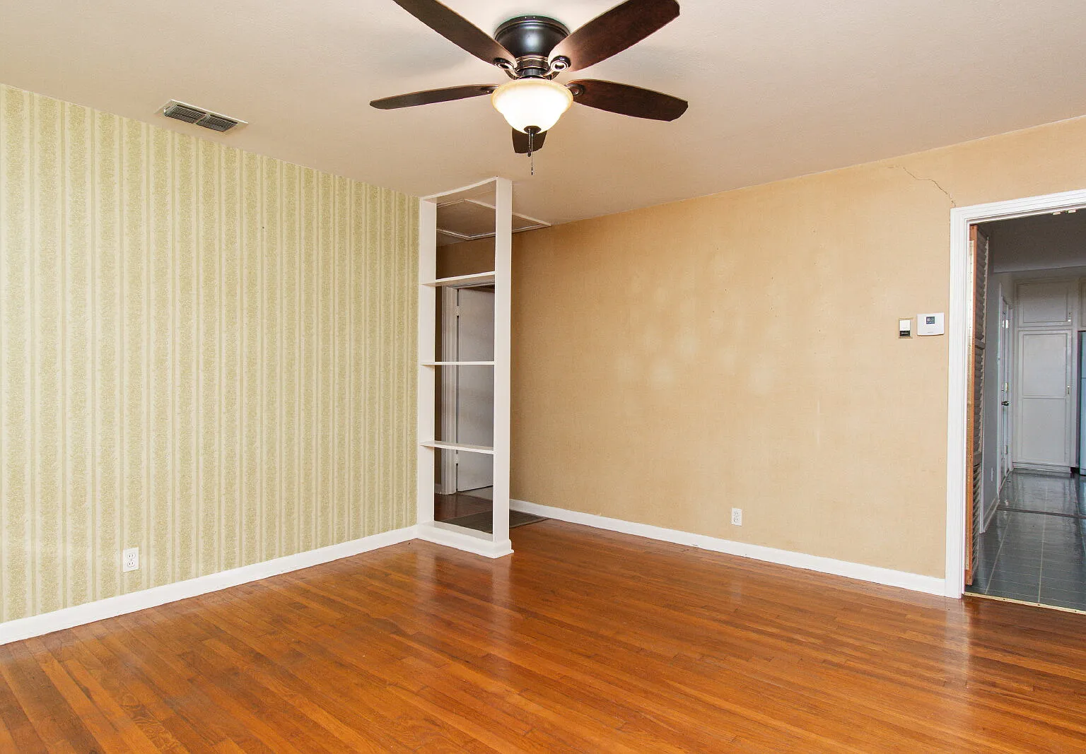 3 bed, 2.0 bath, 1286 sqft, $2,250 — Photo 2