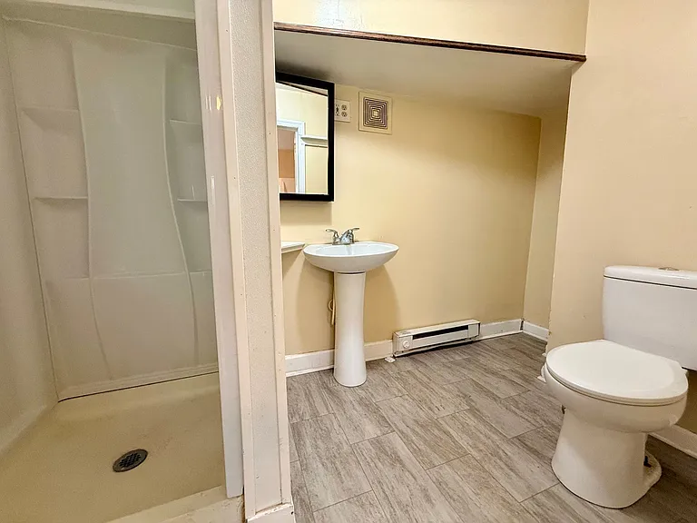 560 N Pine St #3 — Photo 14