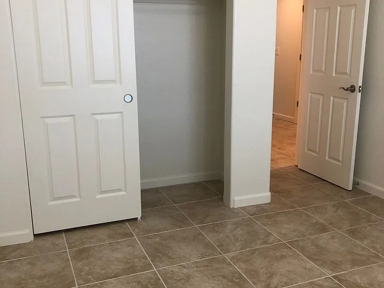 5880 N Robert Rd — Photo 16