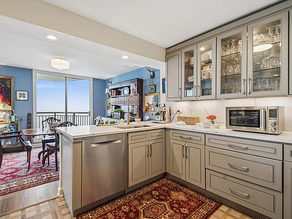 3rd image of 6007 N Sheridan Rd APT 15B