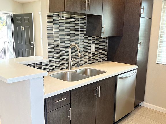 4th image of 4454 Dawson Ave APT 6