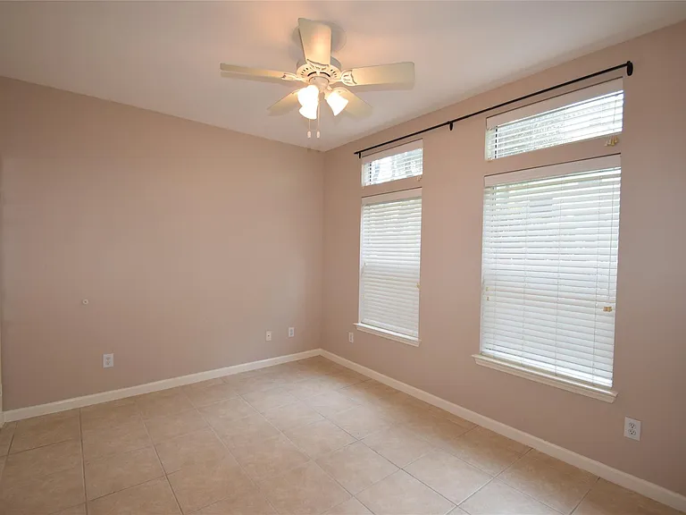 722 Memorial Heights Dr — Photo 5