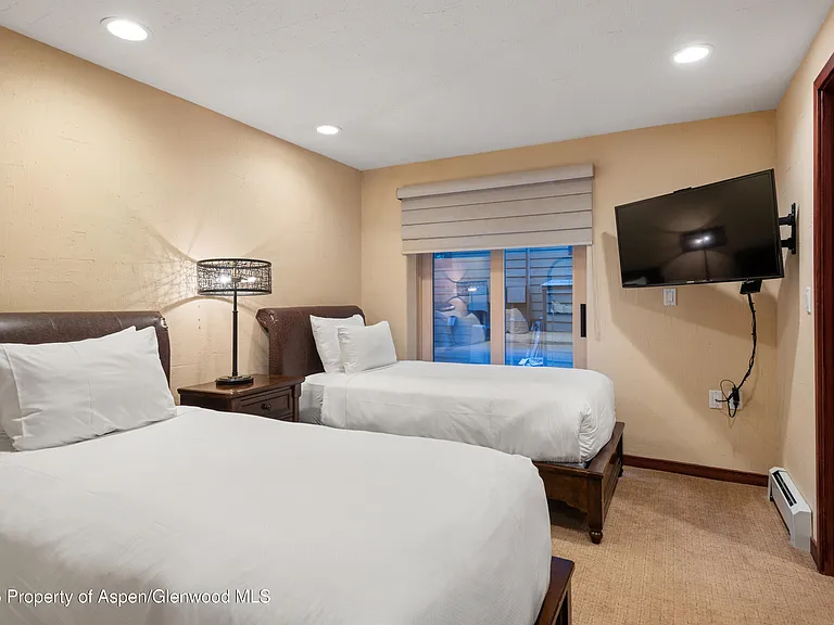 650 S Monarch St #4 — Photo 34