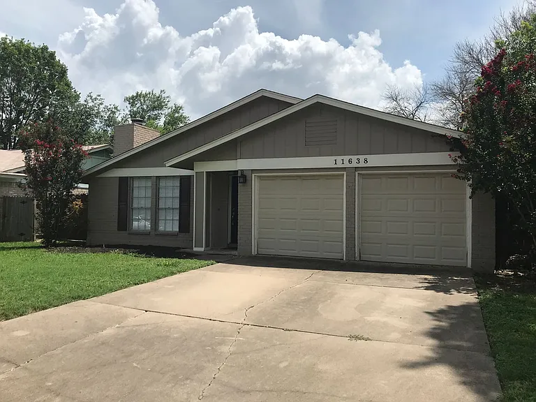 11638 Parkfield Dr — Photo 2