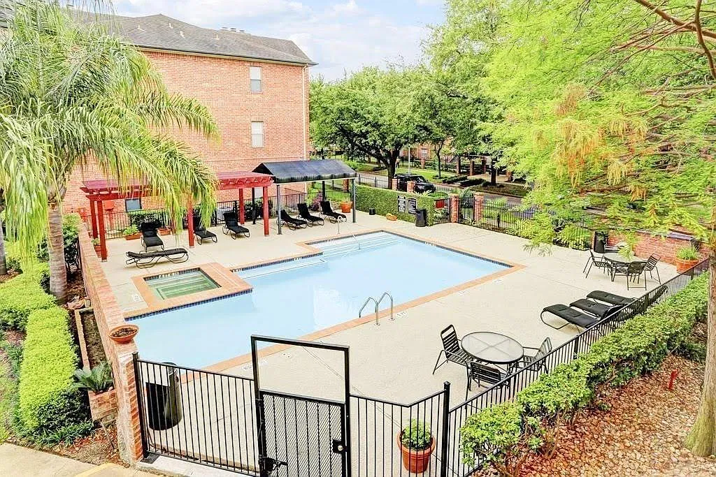 2 bed, 1.0 bath, 802 sqft, $1,500 — Photo 3