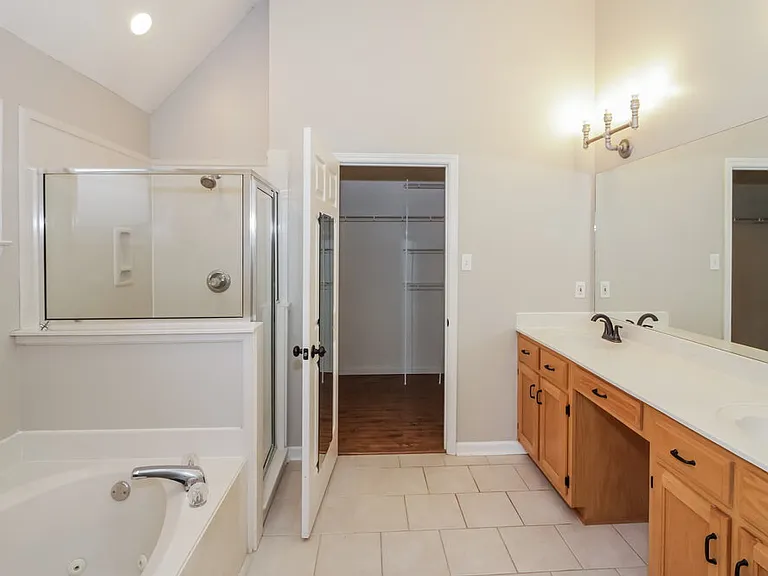 55 Lakewood Cv — Photo 9