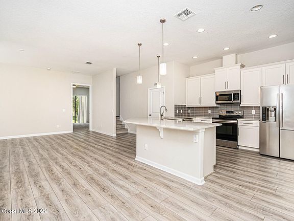 4th image of 700 Lanai Cir