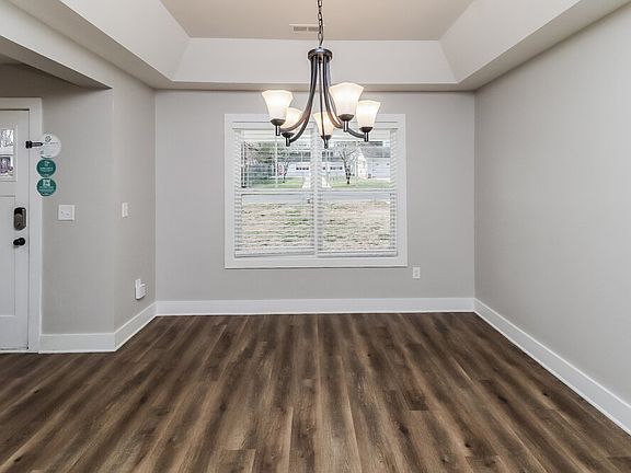 5th image of 528 Hillandale St NE